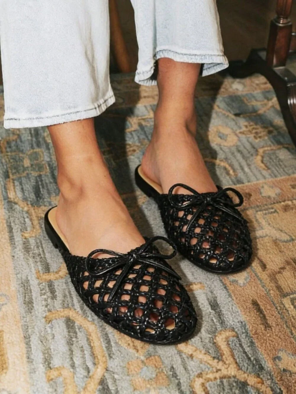 Black Vacation Women's Woven flat Sandals